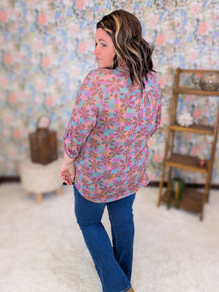 Brielle 3/4 Sleeve Collared Top in Retro Floral