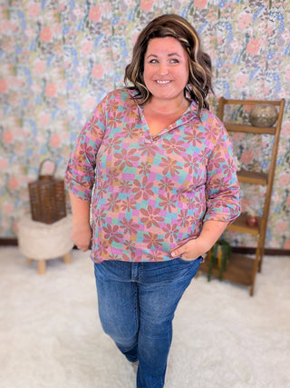 Brielle 3/4 Sleeve Collared Top in Retro Floral
