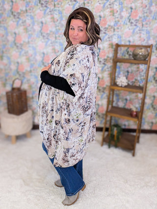London Soft + Subtle Kimono in Beige Floral