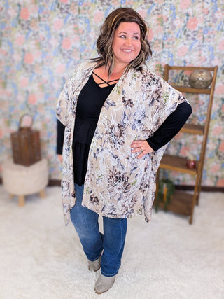London Soft + Subtle Kimono in Beige Floral