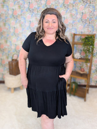 Corie Short Sleeve Tiered Dress in Black