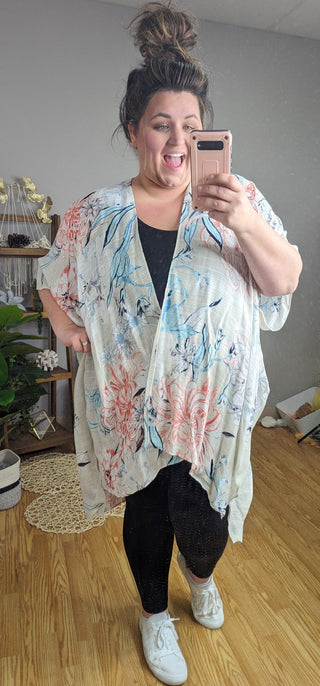 Virginia Airy Light Floral Kimono-CARDIGAN-urbanista-Styled by Stacked - A Plus Size Women's Boutique in Lakeville, MN